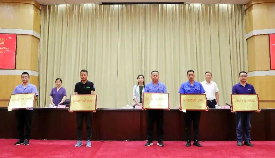 燈塔式人物丨技能大師郎冠軍，照亮萬馬高壓事業(yè)